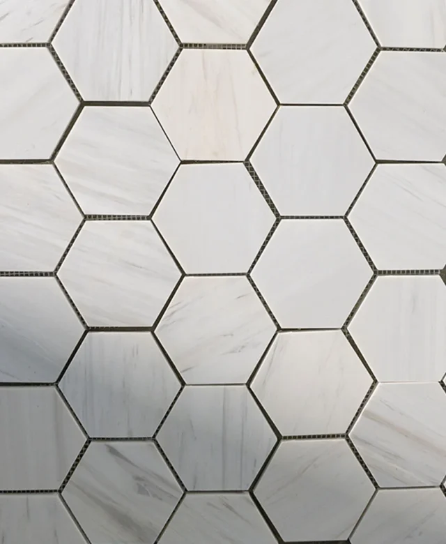 Mozaic Marmura Calacatta Amber Hexagon Polisata, 30.5 x 30.5 cm