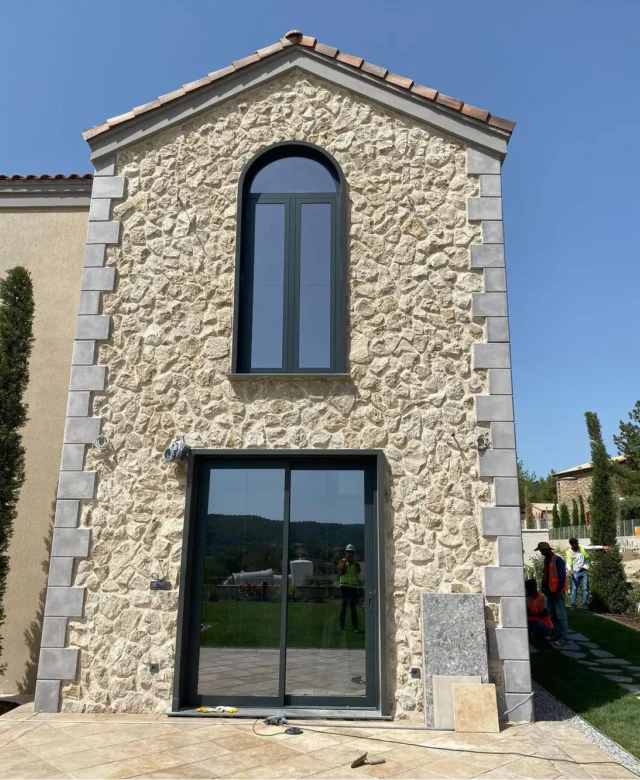 Marmura Poligonala Rock Face Ivory